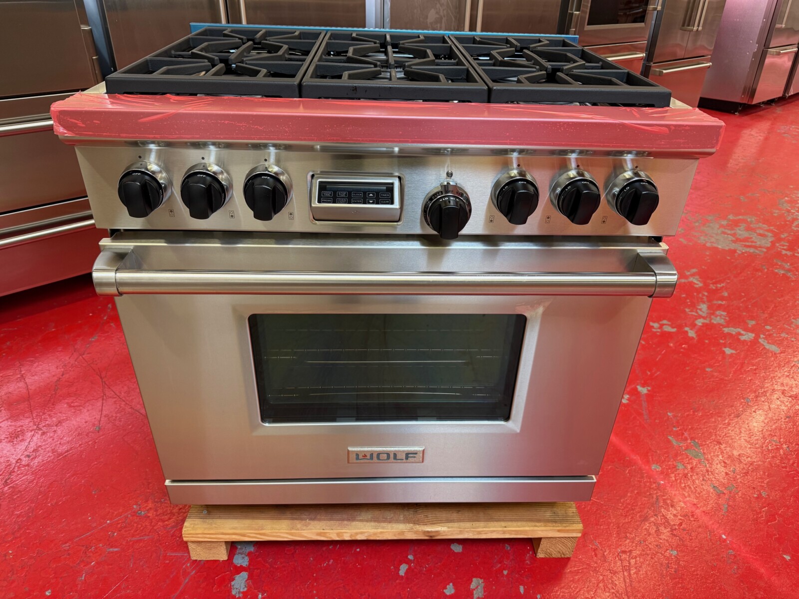 36'' Wolf Dual Fuel Range DF366 (Used & Natural Gas)