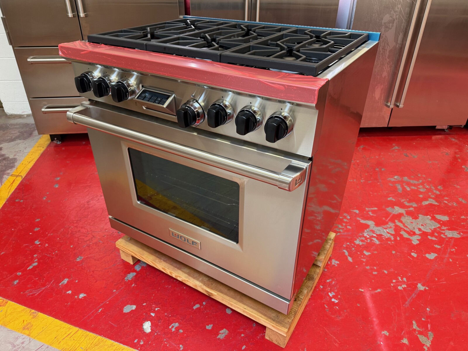 36'' Wolf Dual Fuel Range DF366 (Used & Natural Gas) - Image 3