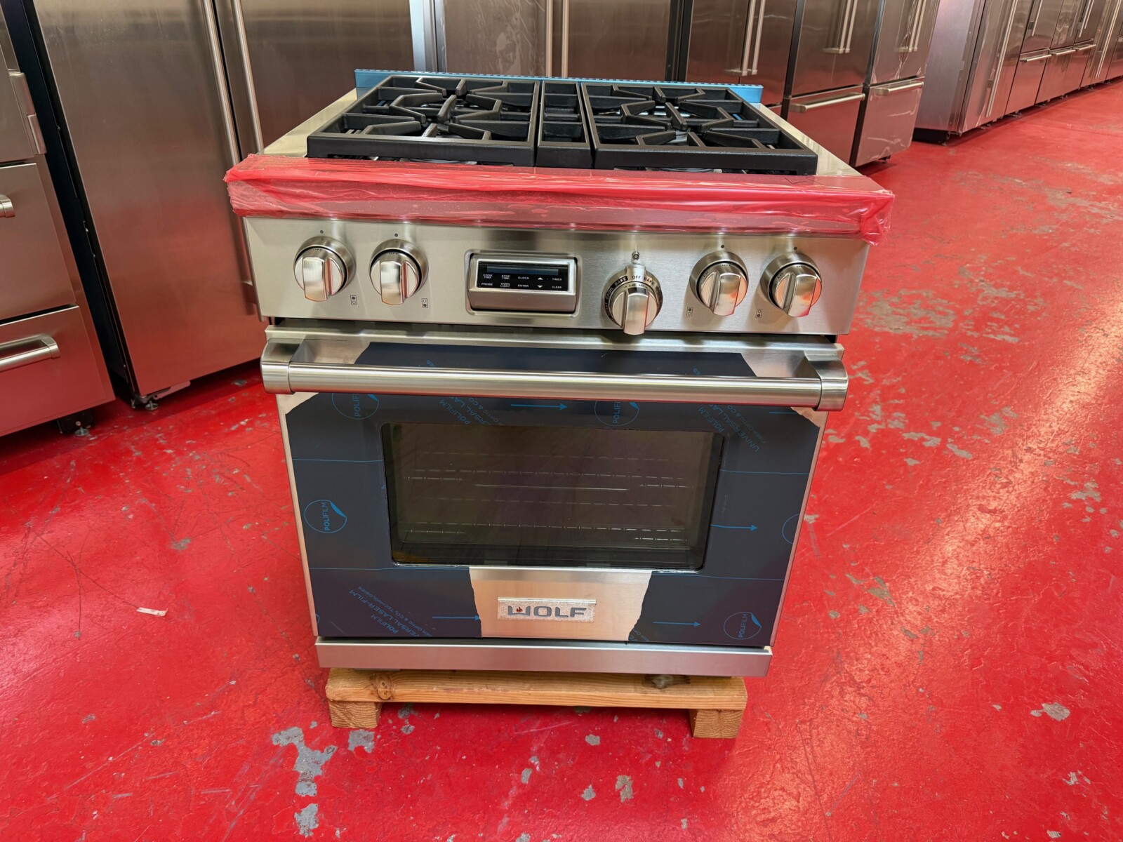 30” Wolf Dual Fuel LP Range DF304LP (Used & Propane) - Image 2