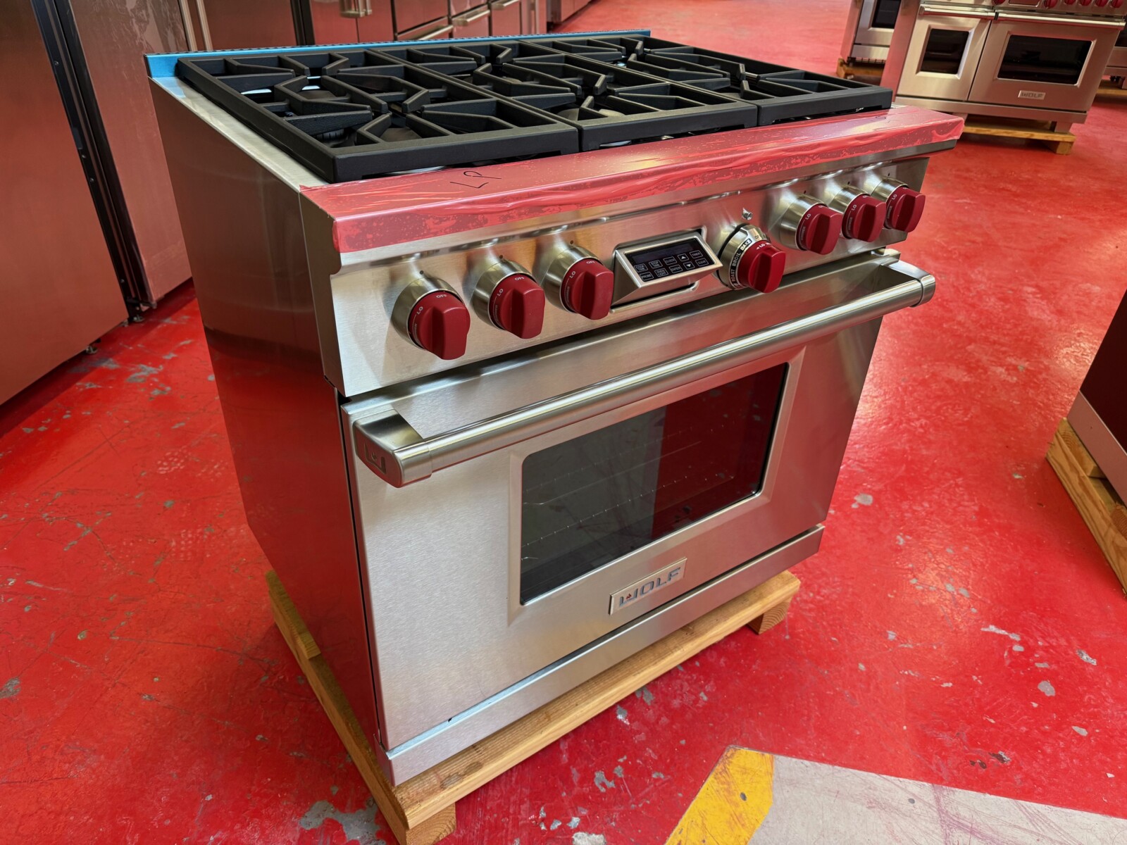 36” Wolf Dual Fuel Propane Range DF366LP (Used) - Image 4