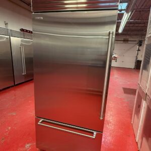 36'' Subzero Refrigerator Freezer With Water Dispenser CL3650UIDSPL (Used 09/2025)
