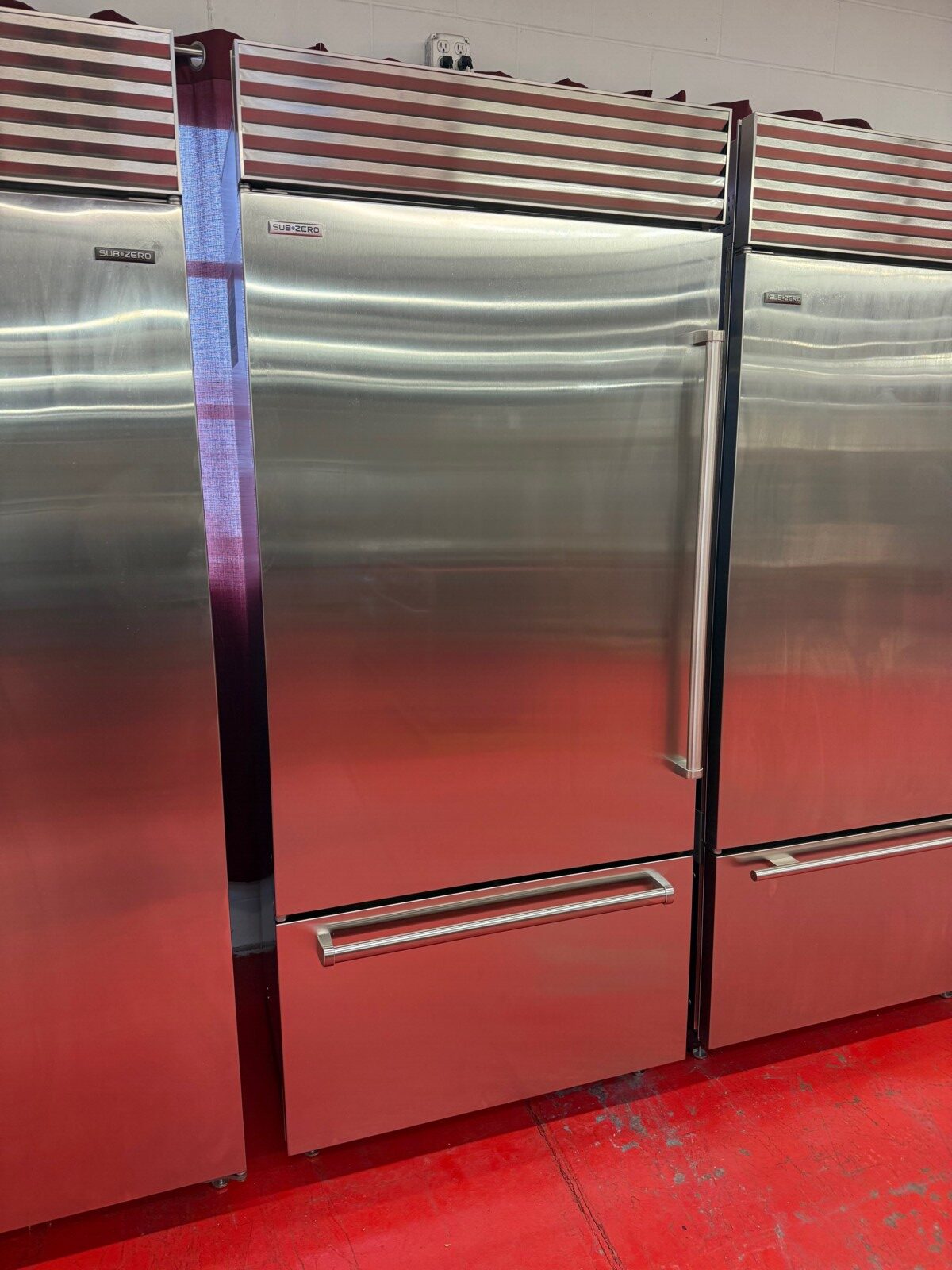 36'' Subzero Refrigerator Freezer With Water Dispenser CL3650UIDSPL (Used 09/2025) - Image 4