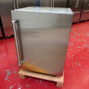 24'' Subzero Undercounter Refrigerator With S/S  Door & Pro Handle DEU2450RR (New)