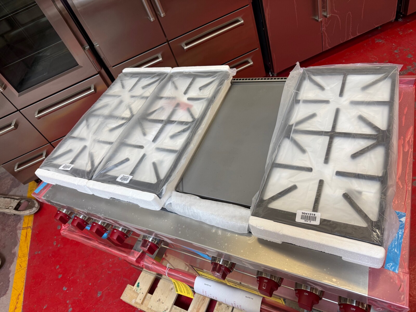 48'' Wolf M Series Dual Fuel Propane Range DF48650GSPLP (New) - Image 5