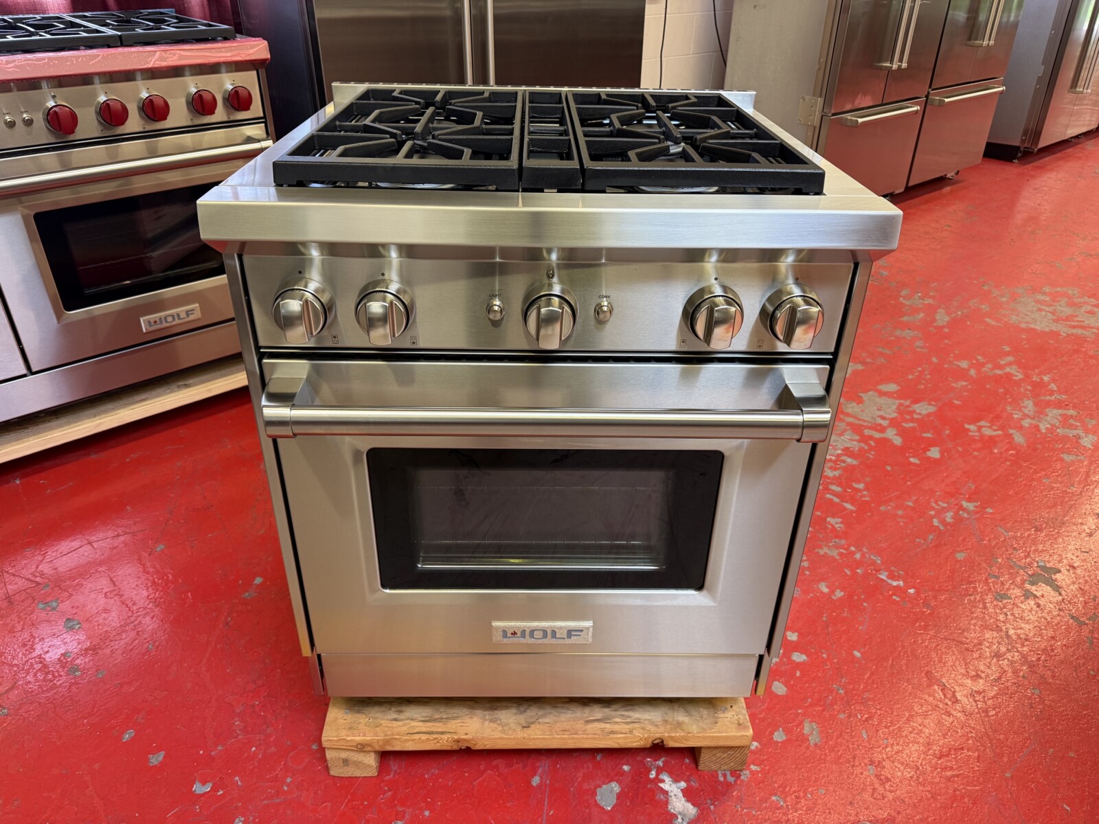 30'' Wolf Propane Range GR304LP (Used)