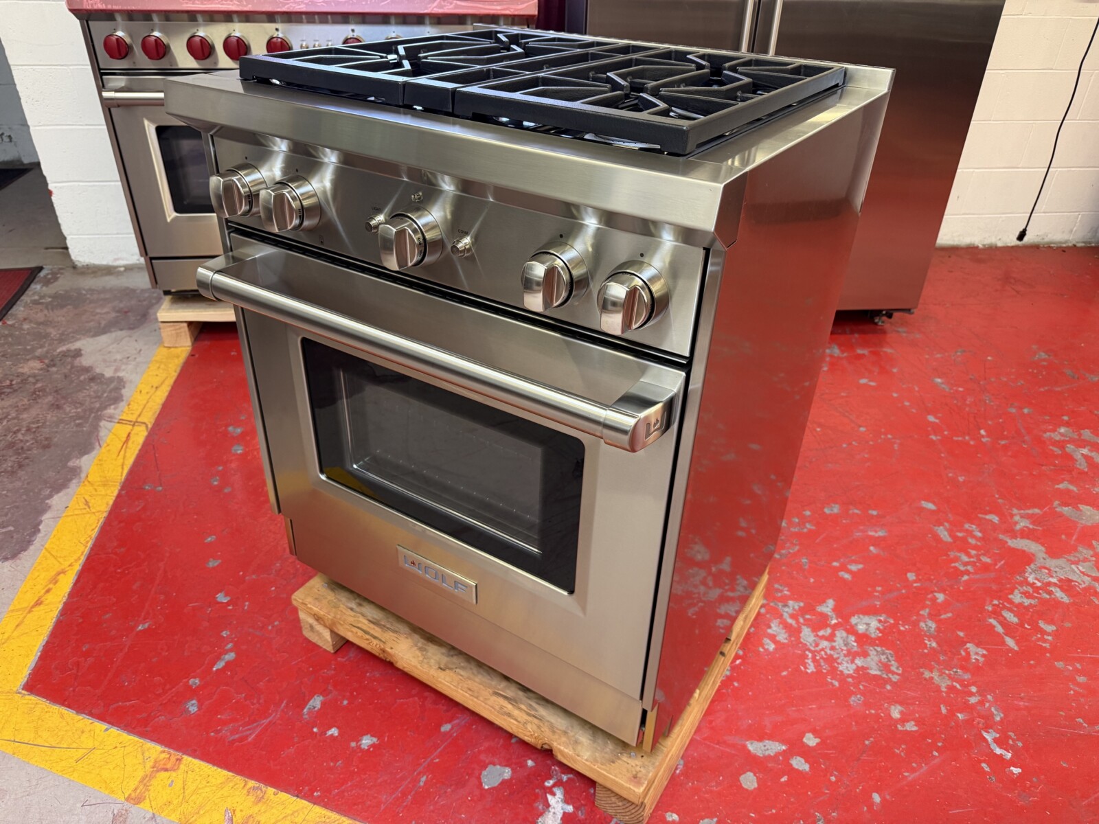 30'' Wolf Propane Range GR304LP (Used) - Image 4