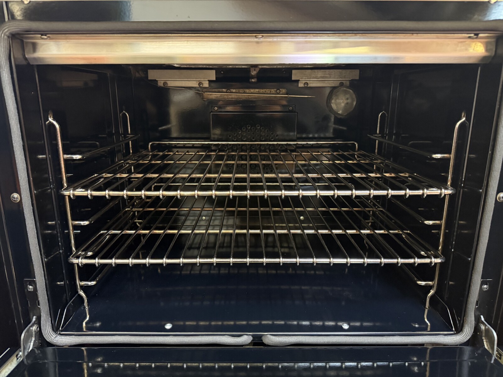 30'' Wolf Propane Range GR304LP (Used) - Image 9
