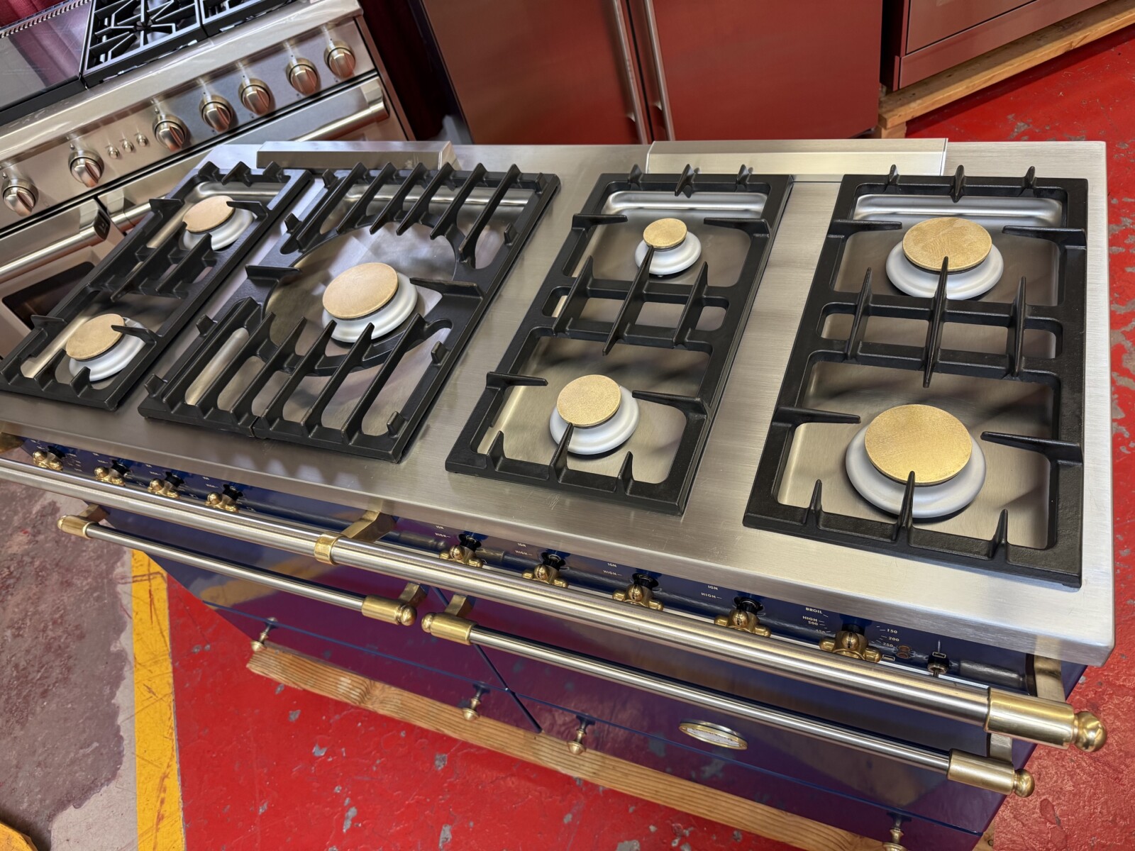 55 5/16” Lacanche Sully Dual Fuel Range Blue With Brass DUS1402D02GDA (Used) - Image 8