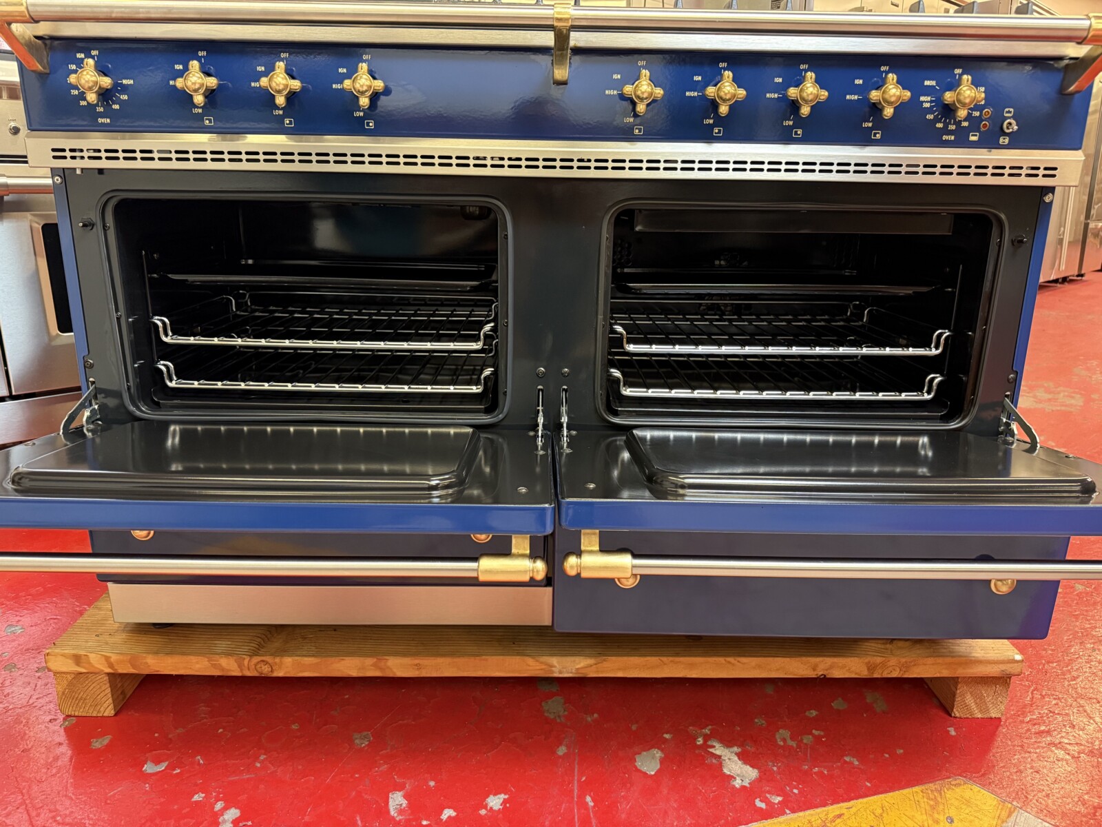 55 5/16” Lacanche Sully Dual Fuel Range Blue With Brass DUS1402D02GDA (Used) - Image 11