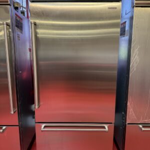 36'' Subzero Refrigerator Freezer With Water Dispenser CL3650UIDSPR (New Showroom Model 12/2025)