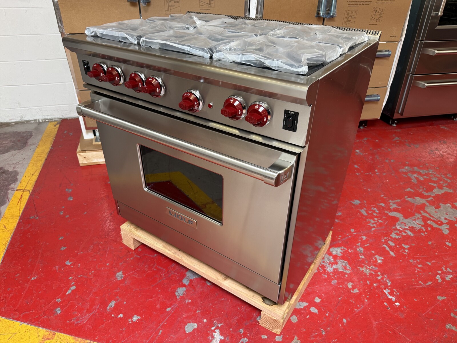 36” Wolf Natural Gas Range R366LP (Used) - Image 3