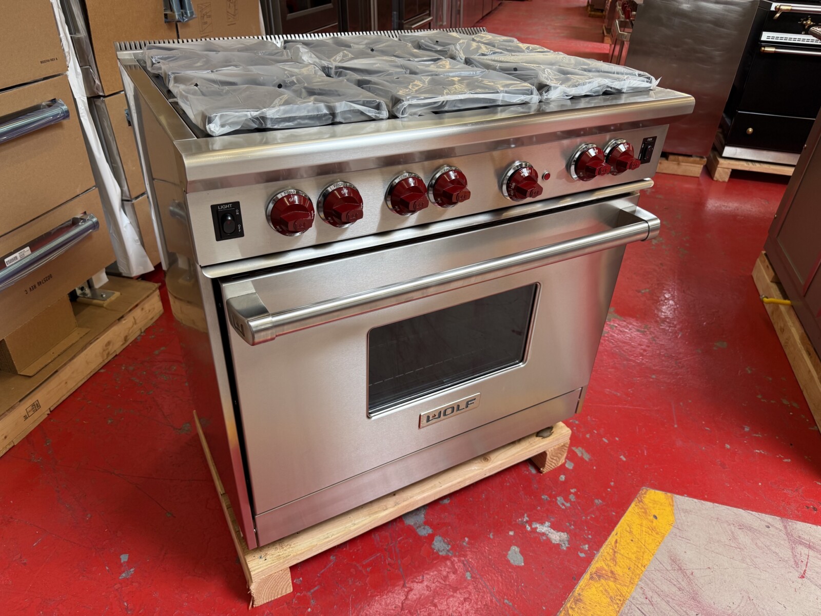 36” Wolf Natural Gas Range R366LP (Used) - Image 4