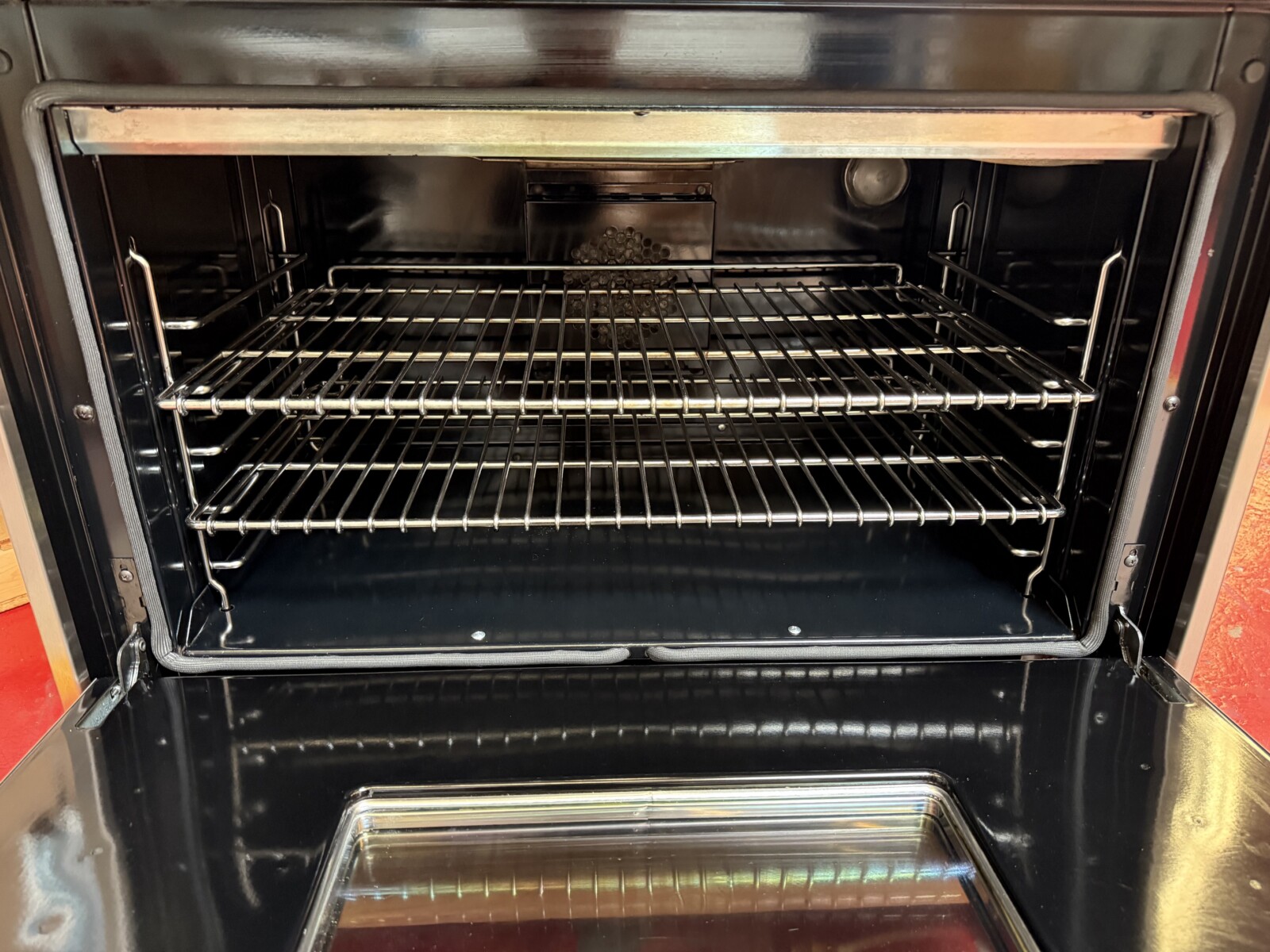 36” Wolf Natural Gas Range R366LP (Used) - Image 8