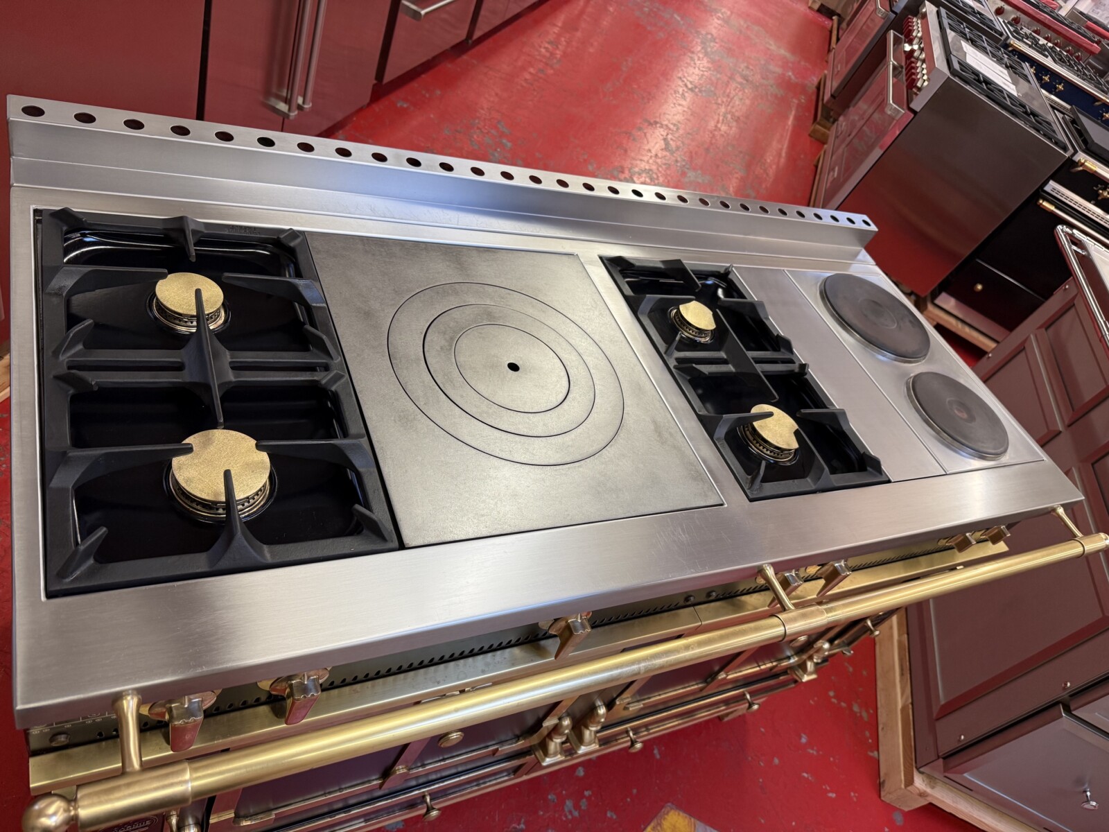 60” La Cornue Chateau 150 Dual Fuel Range CH5NBGEUM3 Black With Brass(Used & Propane) - Image 7