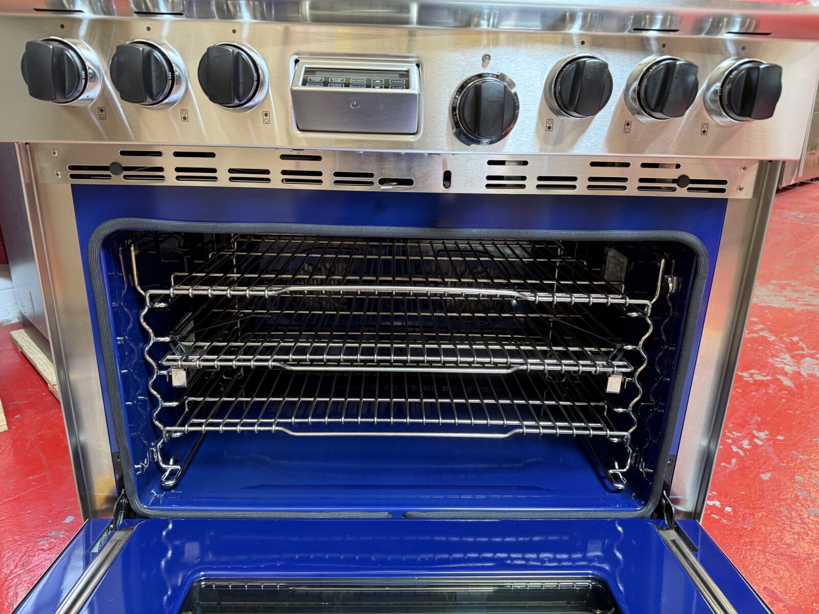 36” Wolf Dual Fuel Range DF366 (Used & Natural gas) - Image 9