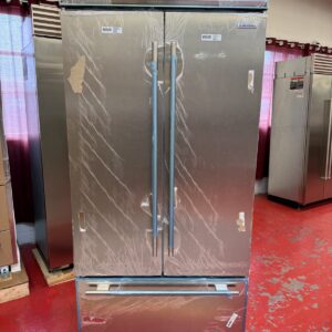36'' Subzero Refrigerator Freezer With Internal Water Dispenser CL3650UFDIDST (New 02/2026)