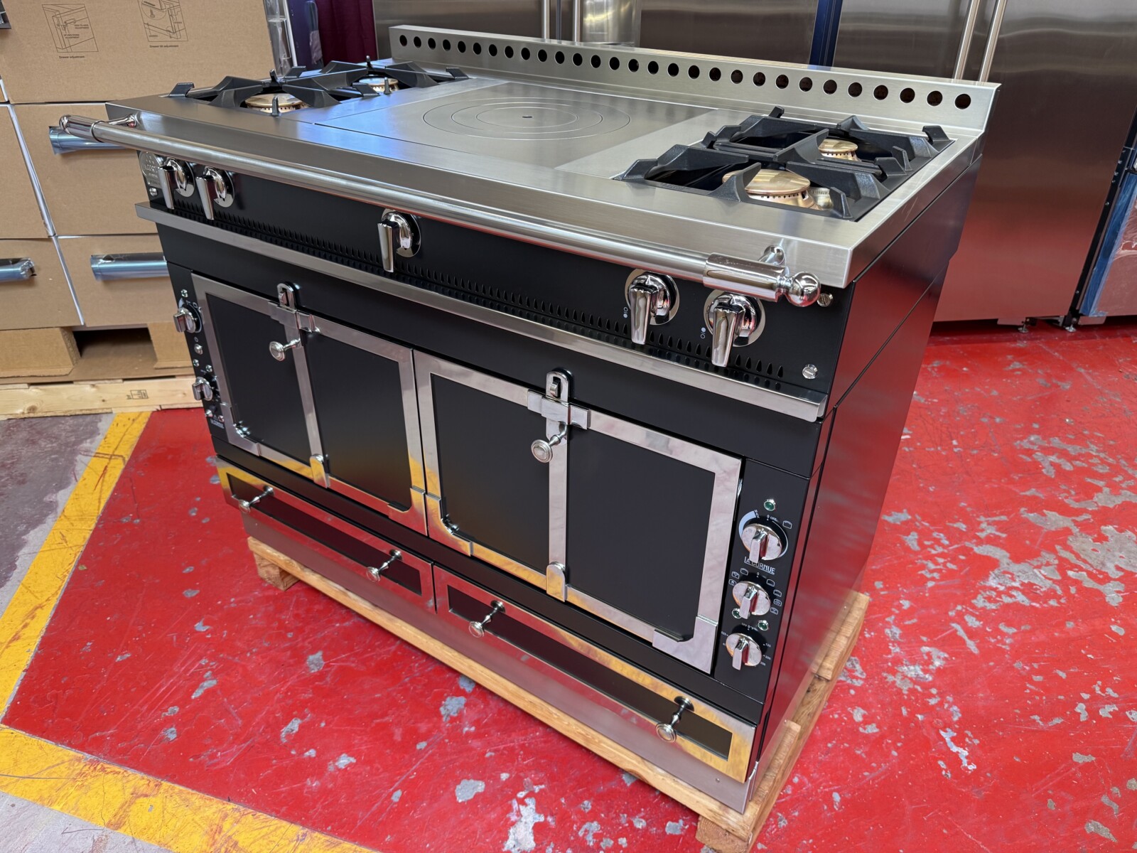 48” La Cornue Chateau 120 Dual Fuel Range CH2NCG0UE0 Black (Used) - Image 3