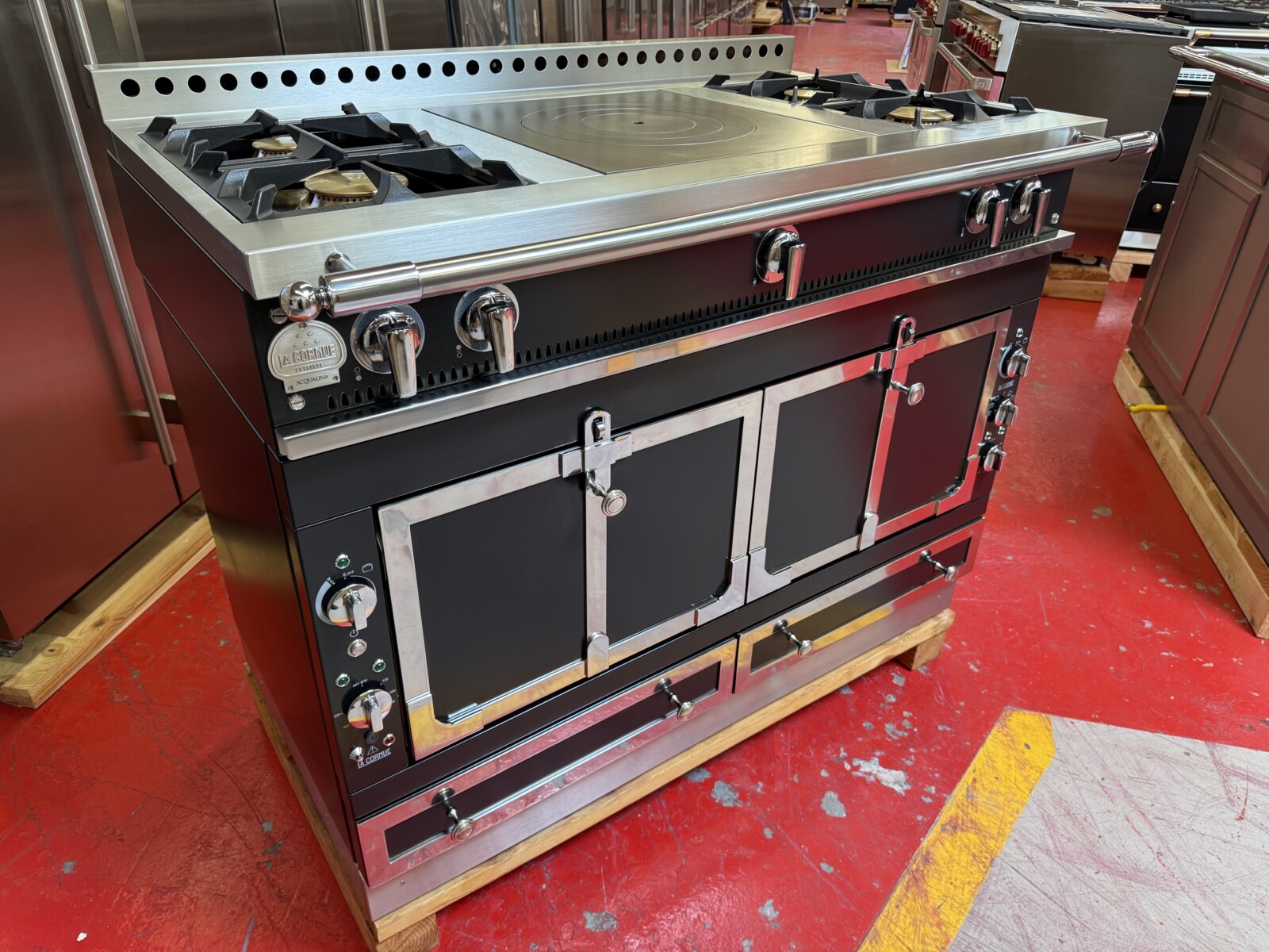 48” La Cornue Chateau 120 Dual Fuel Range CH2NCG0UE0 Black (Used) - Image 4