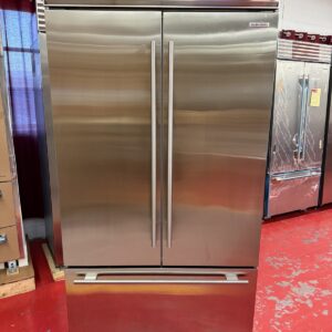 42” Subzero Refrigerator Freezer French Door With Water Dispenser CL4250UFDIDST (New Showroom Model 2024)